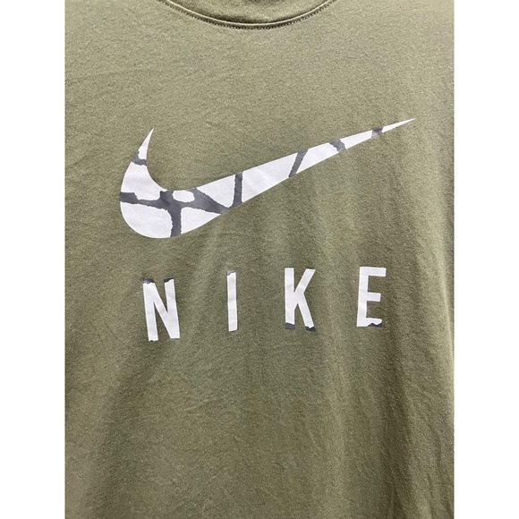 Nike Run Division T Shirt Mens Size Medium Khaki Cracked Swoosh Athleisure - Picture 3 of 5
